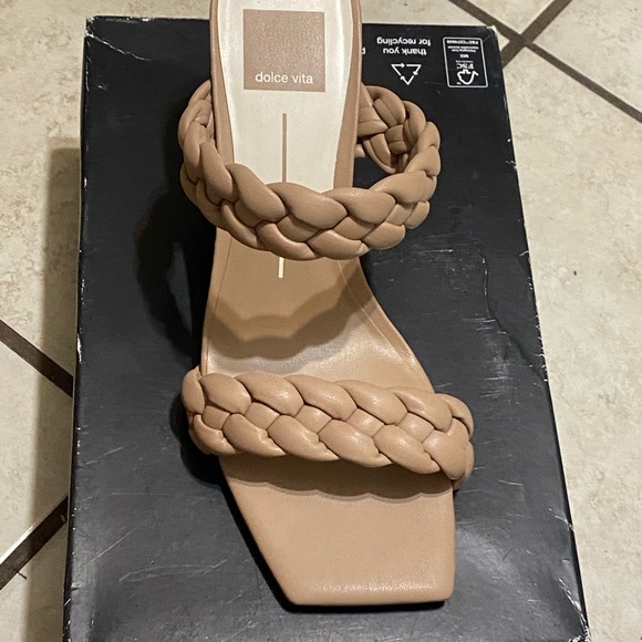 Heels size 8 new - Picture 2 of 3